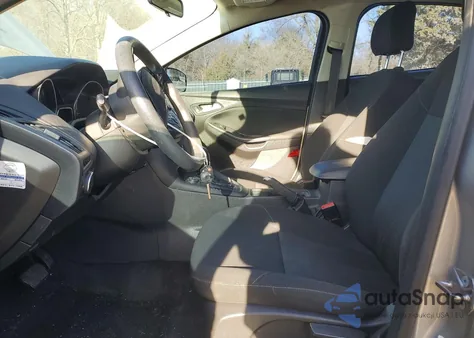 2015 Ford Focus Se z USA, uszkodzony, nr VIN 1FADP3F2XFL316400